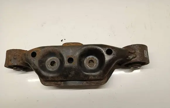 Subaru Outback Rear differential mounting bracket 