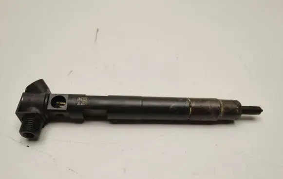 Mercedes-Benz C W205 Fuel injector A6510703287