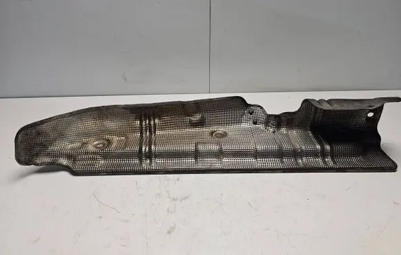 BMW 5 F10 F11 Heat shield in engine bay 8511809