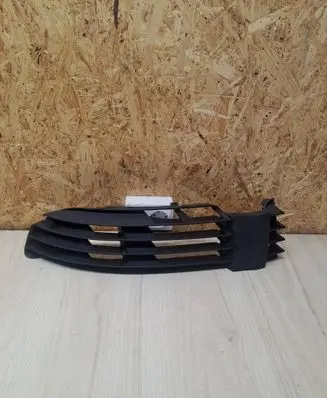 Volkswagen PASSAT B5.5 Front bumper lower grill 3B0853665H