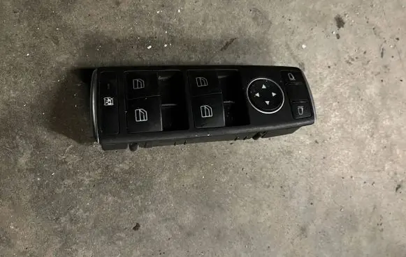 Mercedes-Benz C W204 Electric window control switch A2049055302