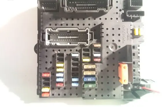 Volvo V70 Fuse module 30786646 28080156