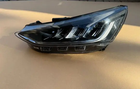 Ford Focus Headlight/headlamp NX7B-13E015-CD S2409P007