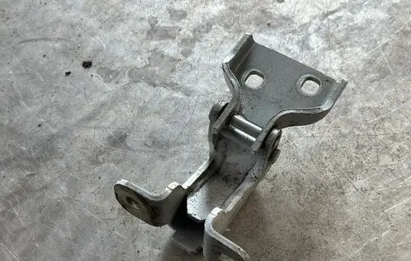 Renault Trafic III (X82) Front door upper hinge 804005400R