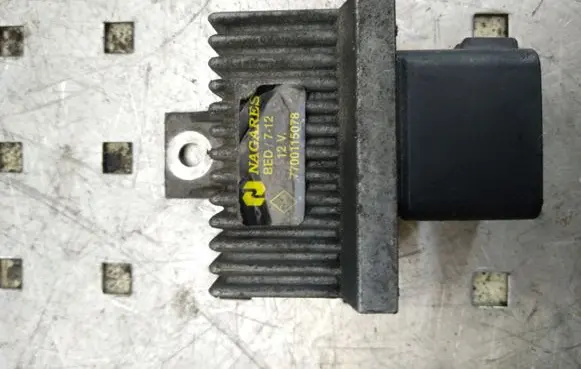 Volvo S40, V40 Glow plug pre-heat relay 7700115078