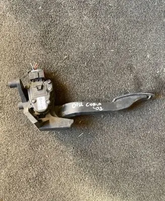 Opel Corsa C Accelerator throttle pedal 6PV00811000 9129423
