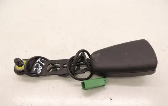 Volvo S60 Front seatbelt buckle D221