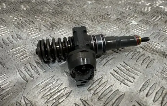 Volkswagen Golf V Fuel injector 0414720313