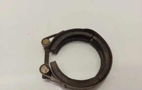 Volkswagen PASSAT B8 Muffler pipe connector clamp 04L253725B