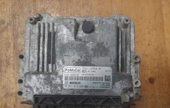 Ford Focus Engine control unit/module CV6Q12A650BF 0281019588 1039S56253