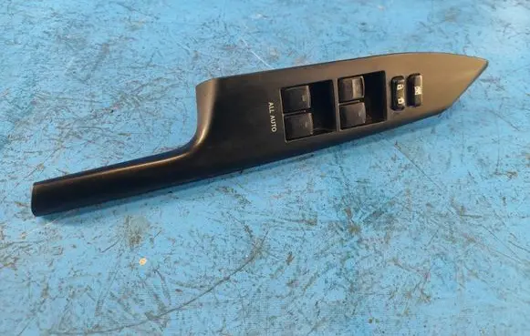 Lexus CT 200H Electric window control switch 8404033100