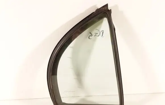 Rear vent window glass
