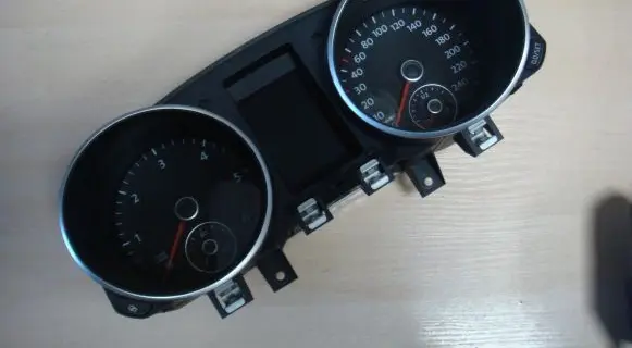 Volkswagen Golf VI Speedometer (instrument cluster) 5K0920870G