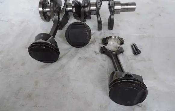 Ford Focus Piston with connecting rod
