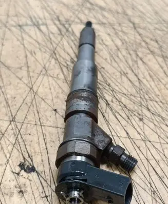 BMW X5 E53 Fuel injector 0445110131 7789661