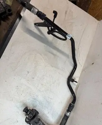 Ford Focus Thermostat housing Fr3e-ba