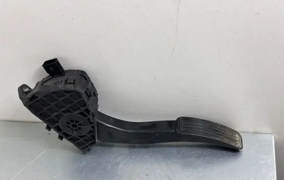 Ford Mondeo MK V Accelerator throttle pedal D1613153000 100063800207