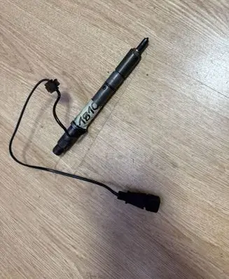 Fuel injector
