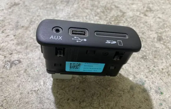 Dodge Challenger USB socket connector 68206384AC 33169193 1212154419