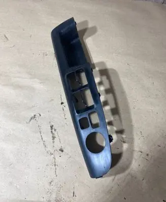 Hyundai Sonata Front door window switch trim 935703K000 060708