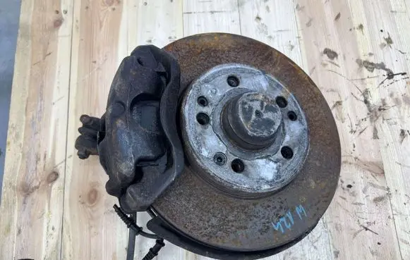 Mercedes-Benz E W124 Front wheel hub spindle knuckle