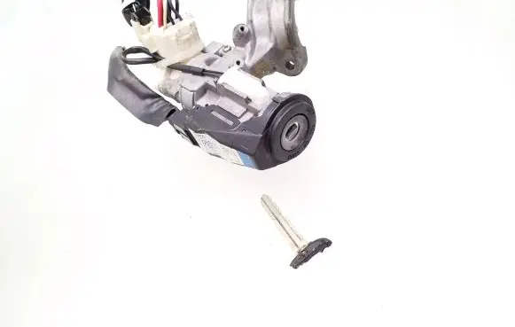 Toyota Corolla Verso E121 Ignition lock 8978313010