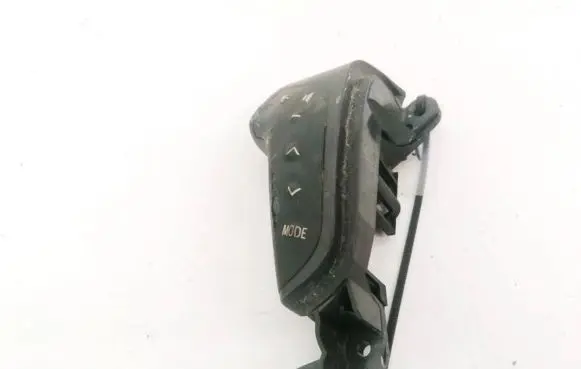 Toyota Avensis T250 Steering wheel buttons/switches 75B070