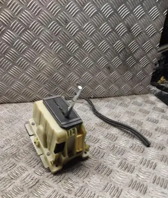Mercedes-Benz C W204 Gear shifter/selector a2042677524