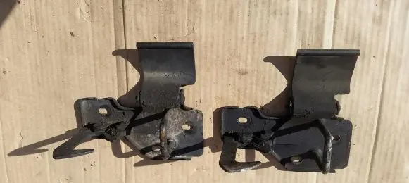Seat Leon (1P) Engine bonnet/hood lock/latch loop/hook 1P0823480