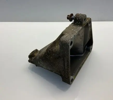 Mercedes-Benz CLS C219 Engine mounting bracket A2722231604 2722231604