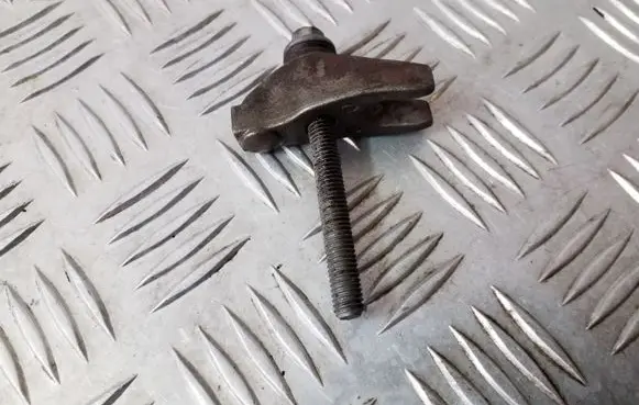 Dodge Nitro Fuel Injector clamp holder