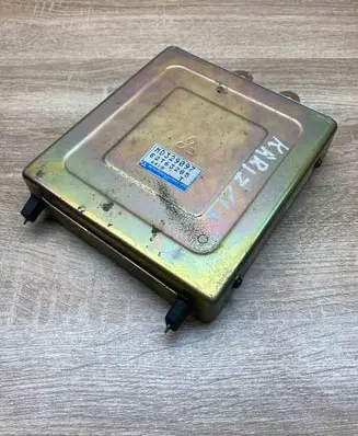 Mitsubishi Carisma Engine control unit/module ECU MD329097 E2T63285