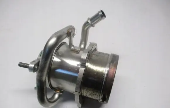 BMW 2 Active Tourer U06 EGR valve cooler 147358604R