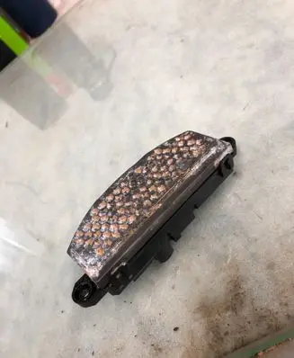 Opel Astra L Heater blower motor/fan resistor 9837790880