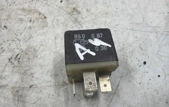 Audi A4 S4 B5 8D Other relay 431951253H