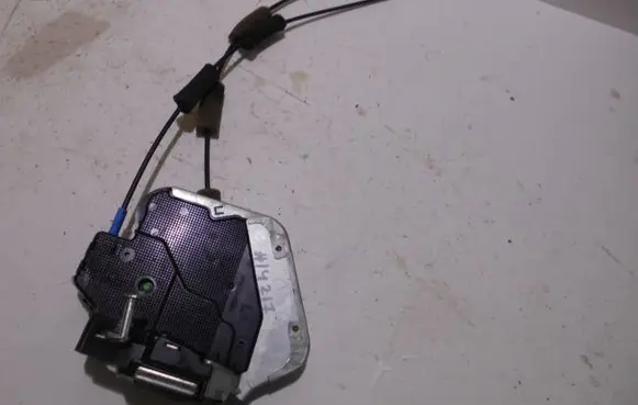 Lexus IS 220D-250-350 Rear door lock 712018