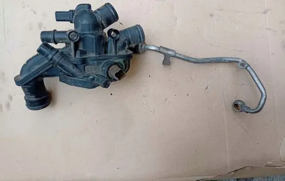 Peugeot 308 Thermostat/thermostat housing V758807580