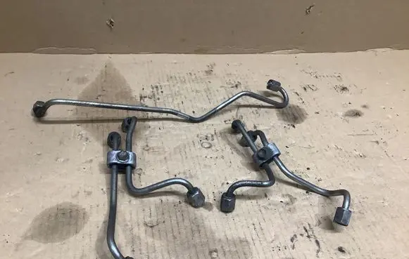 Toyota Avensis T270 Fuel injector supply line/pipe 