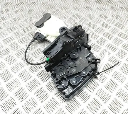 BMW X5 G05 Front door lock 7477702 7444678
