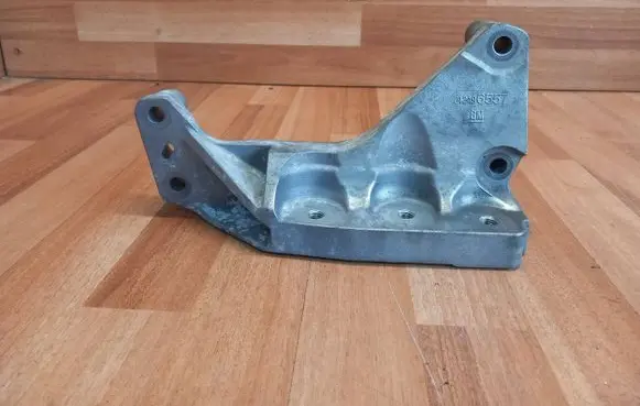 Opel Astra K Engine mounting bracket 42496557