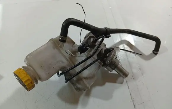 Master brake cylinder