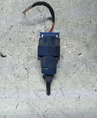 Volkswagen PASSAT B5 Brake pedal sensor switch
