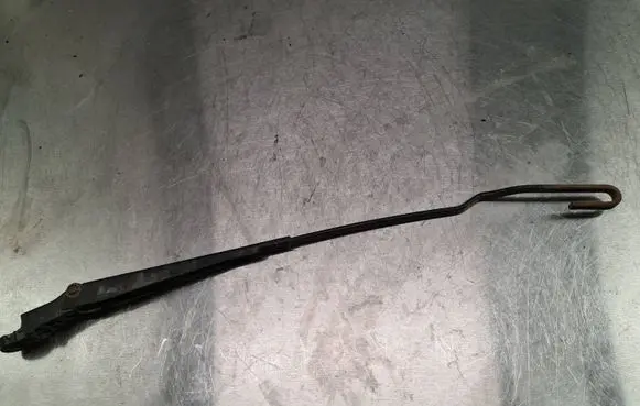 Volkswagen PASSAT B4 Front wiper blade arm 357955410A