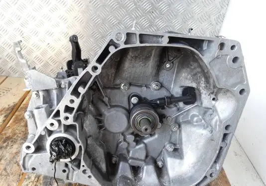 Nissan Juke I F15 Manual 5 speed gearbox JR5339