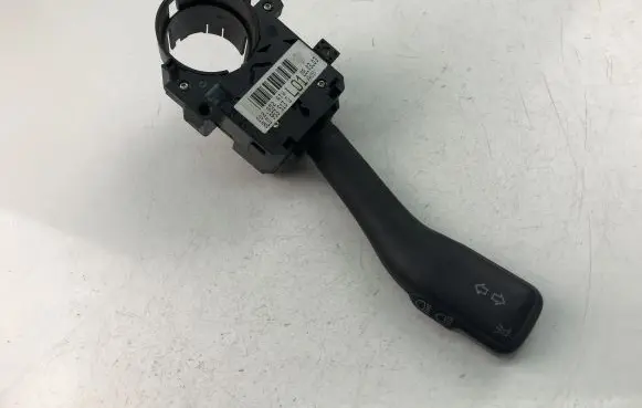 Volkswagen Golf IV Indicator stalk 8L0953513G