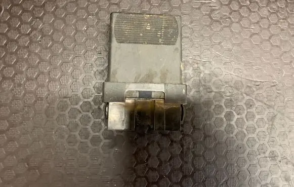 Mercedes-Benz Sprinter W901 W902 W903 W904 Coolant fan relay 05014000 0165452332