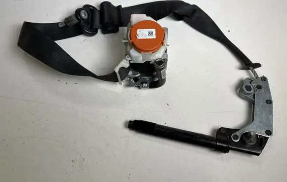 Ford Mustang VI Front seatbelt FR3B63612D64AF