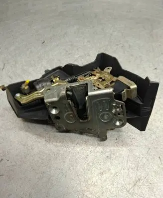 Mercedes-Benz E W210 Rear door lock 2027300635