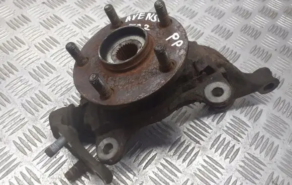 Toyota Avensis T270 Front wheel hub spindle knuckle