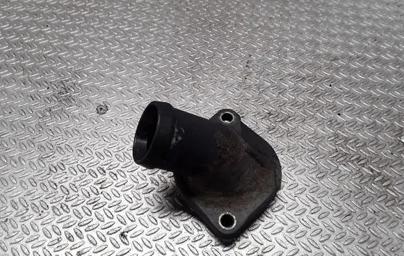Volkswagen PASSAT B5.5 Engine coolant pipe/hose